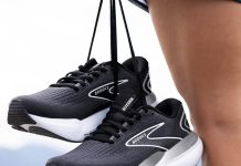 Brooks Glycerin 21 Running Shoes black pair